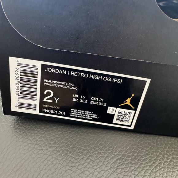 Jordan Kids Sneakers in Tan and White - Picture 4 of 4